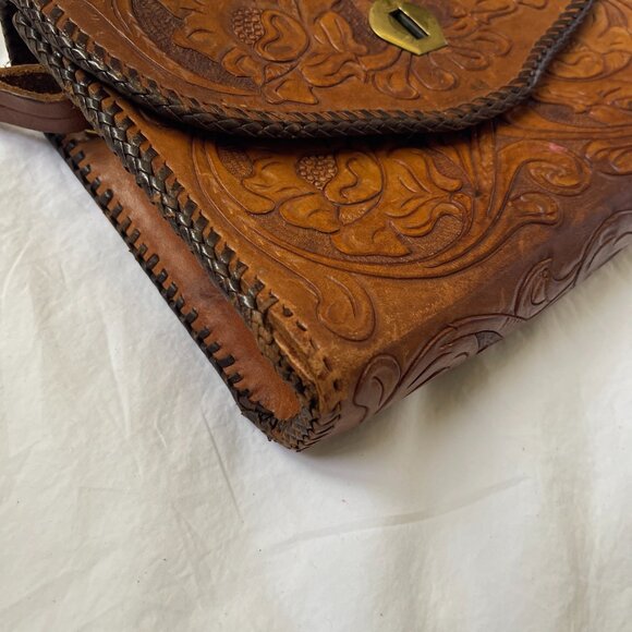 Vintage 1970s Hippie Boho hand tooled blossom leather bag - Picture 2 of 8